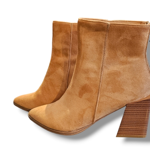 Tan Suede block heel ankle boots. Size 11 - Picture 4 of 8